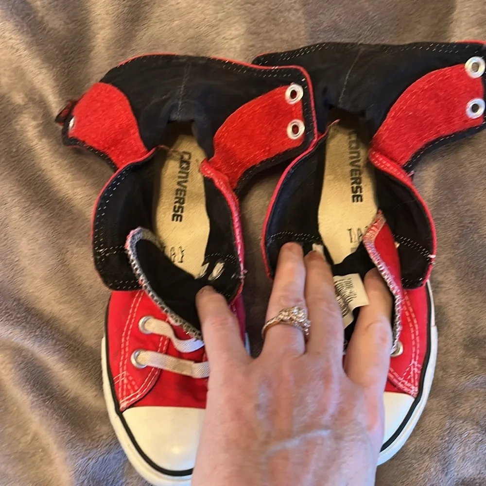 Converse very nice